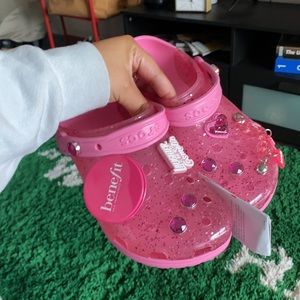 BENEFIT X CROCS COLLAB 😍